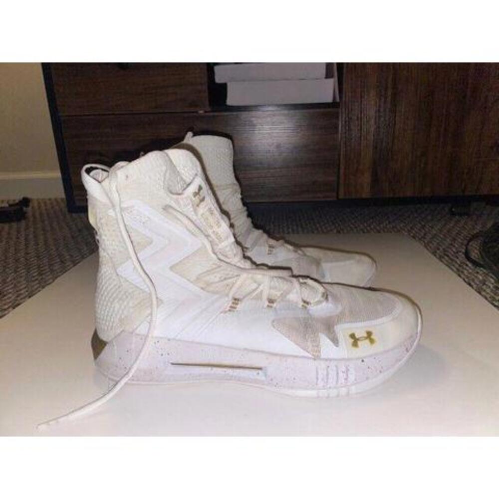 Pre Owned Under Armour Highlight Ace 2.0 White Metallic Gold Size 11